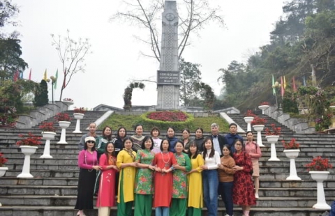 Về suối nguồn cách mạng Pác Bó, nhớ dấu chân Người!